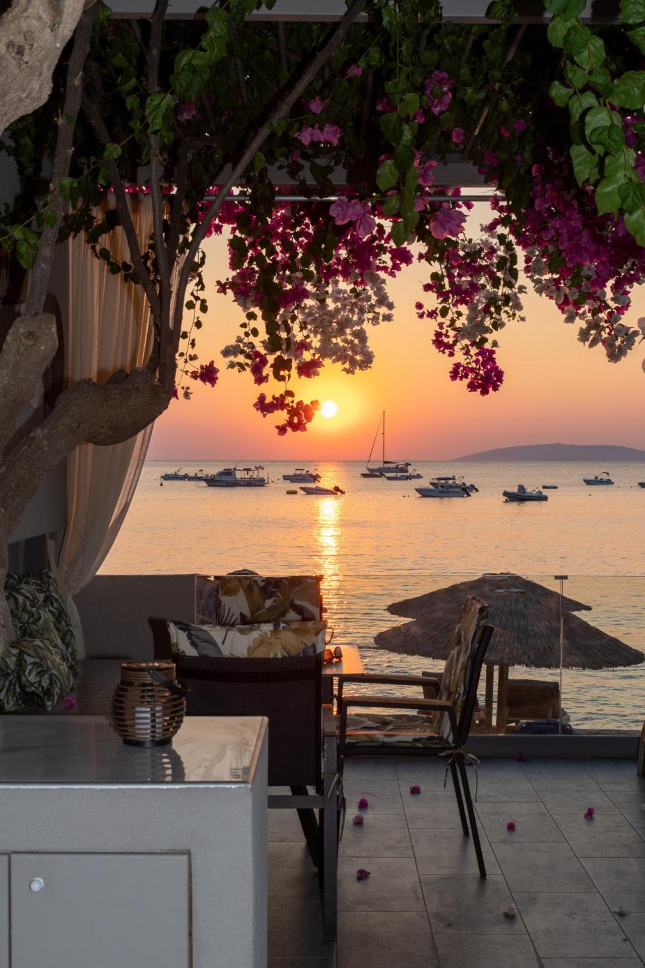 Buganvilla-Sea Front Villas Agia Pelagia  Exterior photo